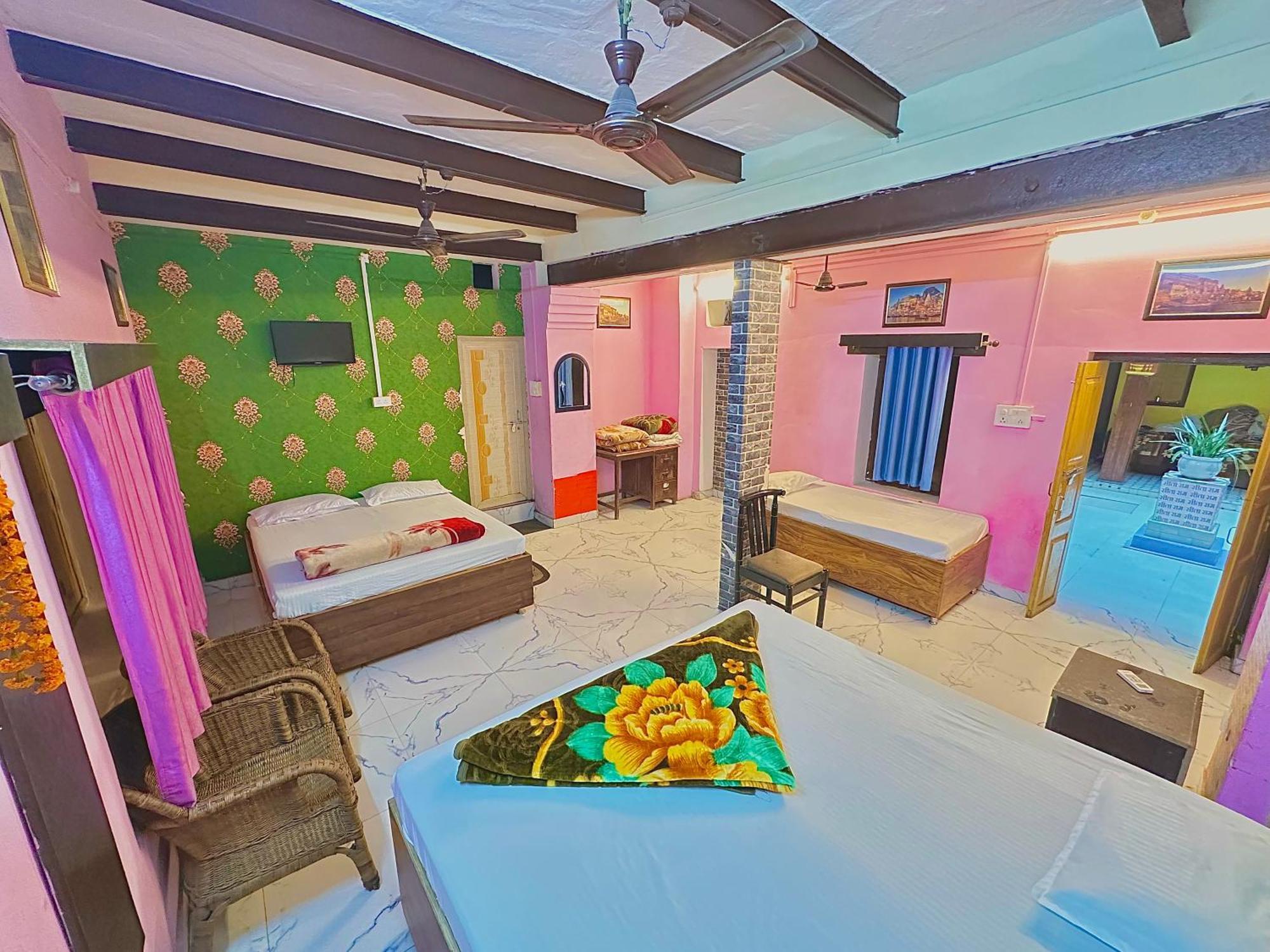 Home Stay Suraj Inn فاراناسي المظهر الخارجي الصورة