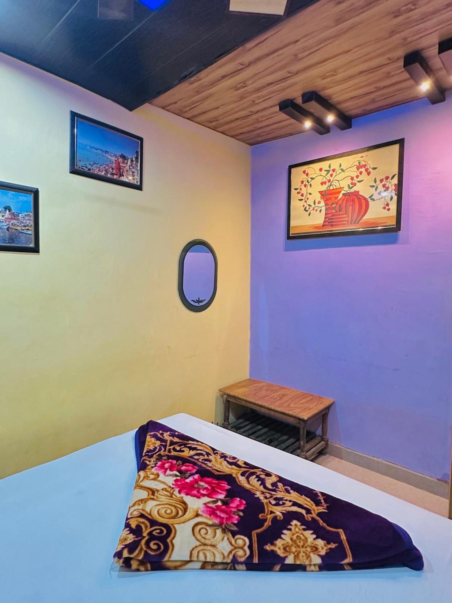 Home Stay Suraj Inn فاراناسي المظهر الخارجي الصورة