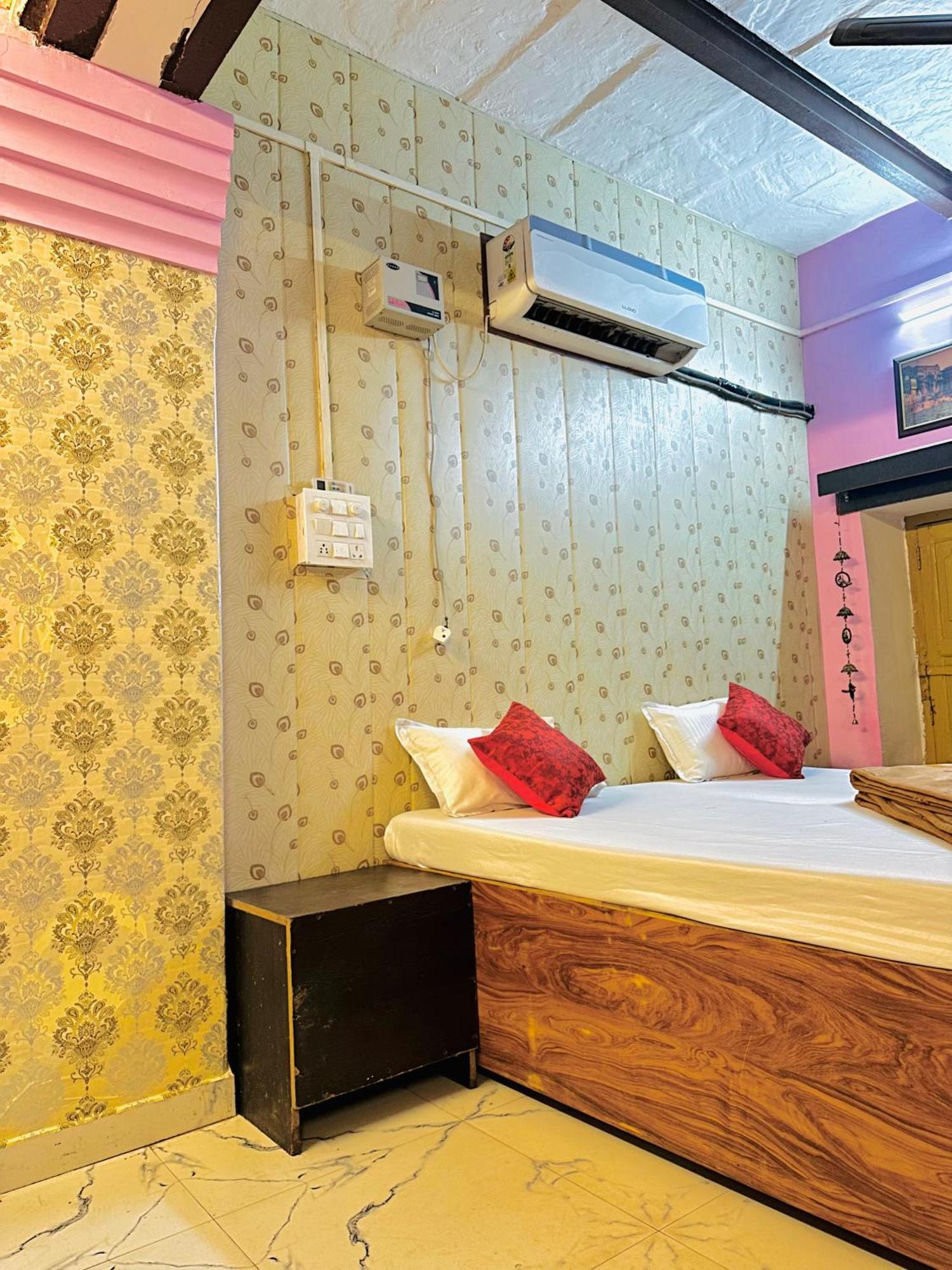 Home Stay Suraj Inn فاراناسي المظهر الخارجي الصورة