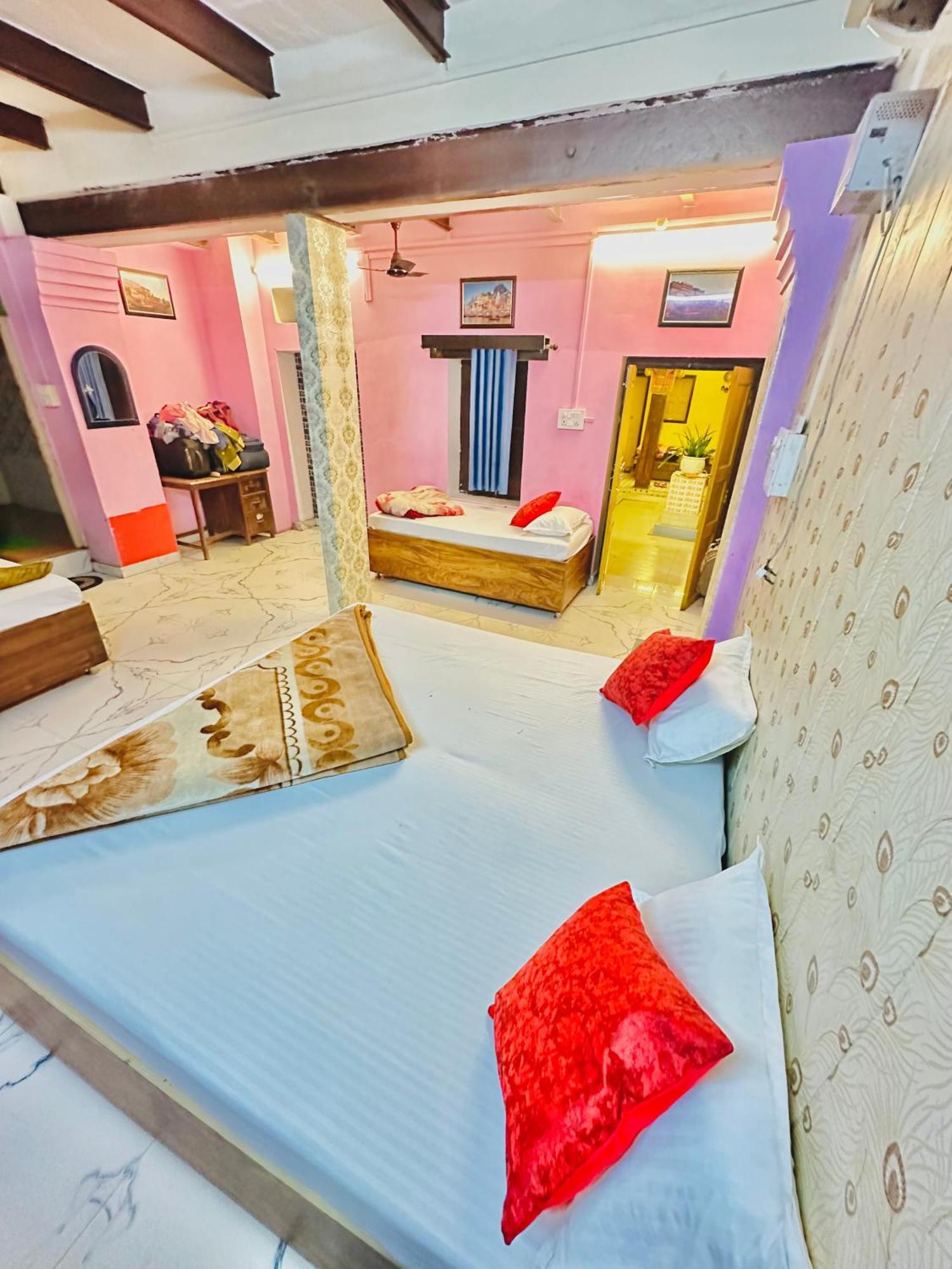 Home Stay Suraj Inn فاراناسي المظهر الخارجي الصورة
