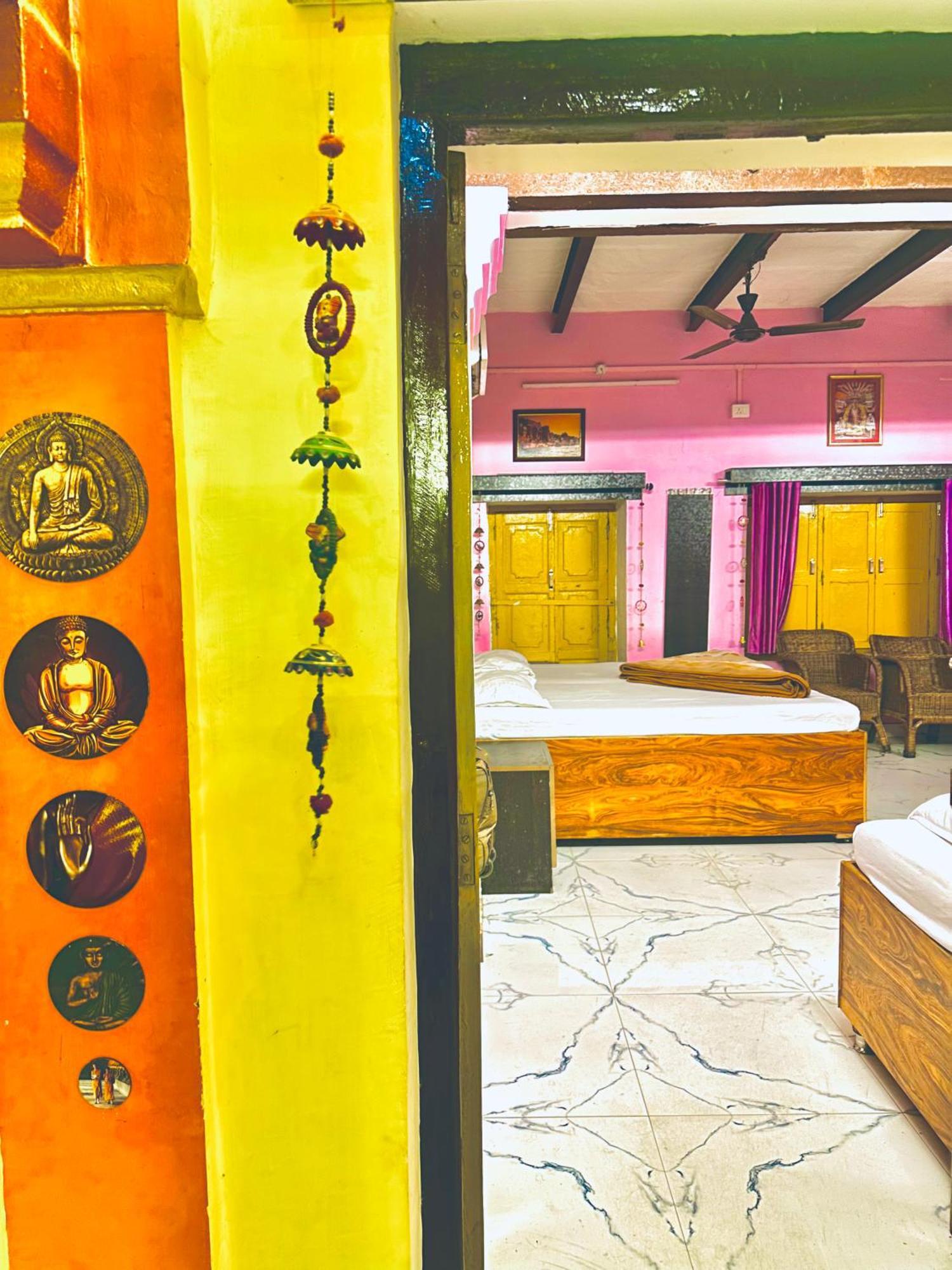 Home Stay Suraj Inn فاراناسي المظهر الخارجي الصورة