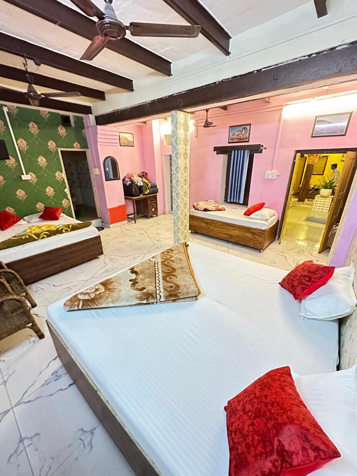 Home Stay Suraj Inn فاراناسي المظهر الخارجي الصورة