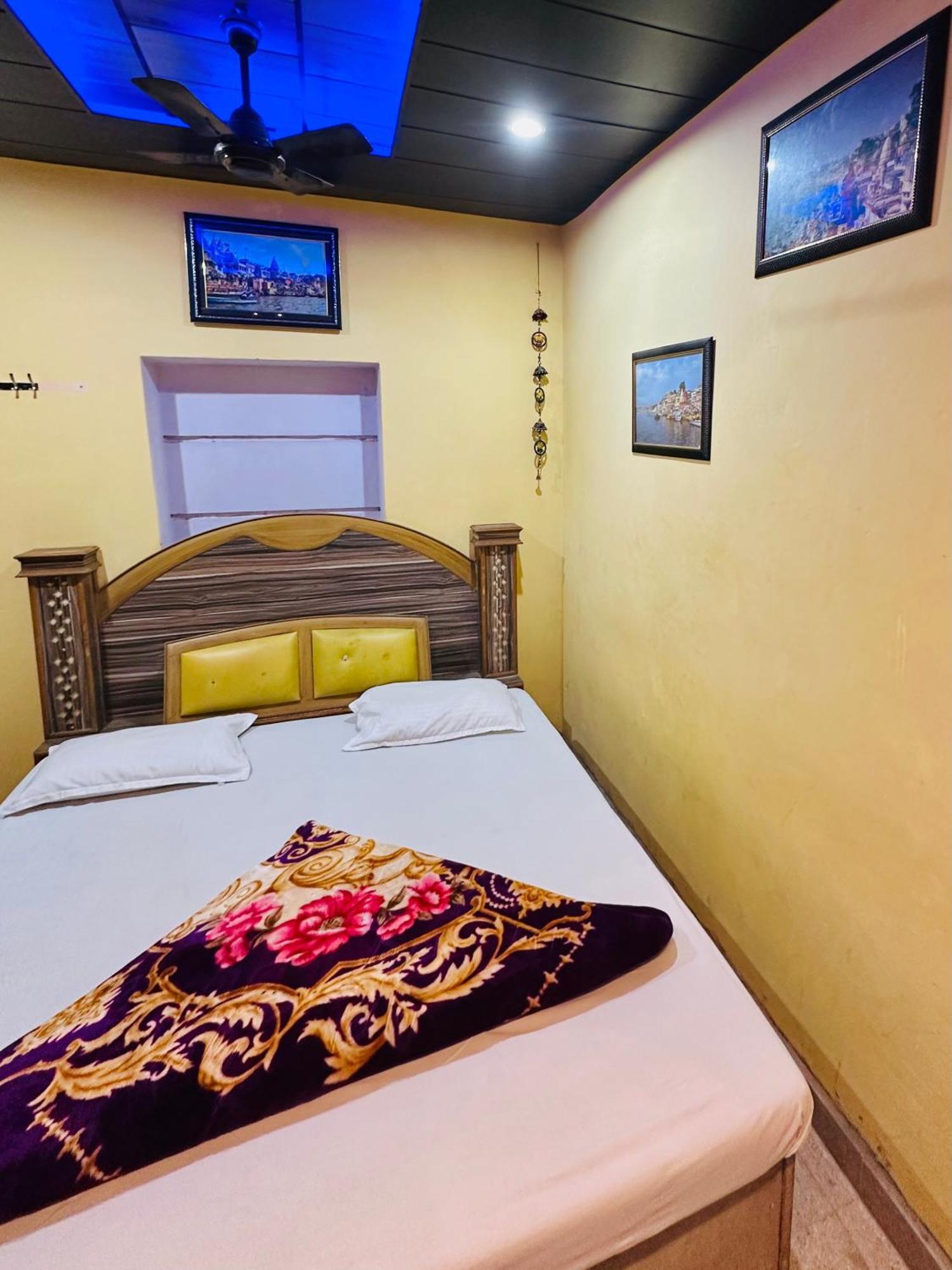Home Stay Suraj Inn فاراناسي المظهر الخارجي الصورة