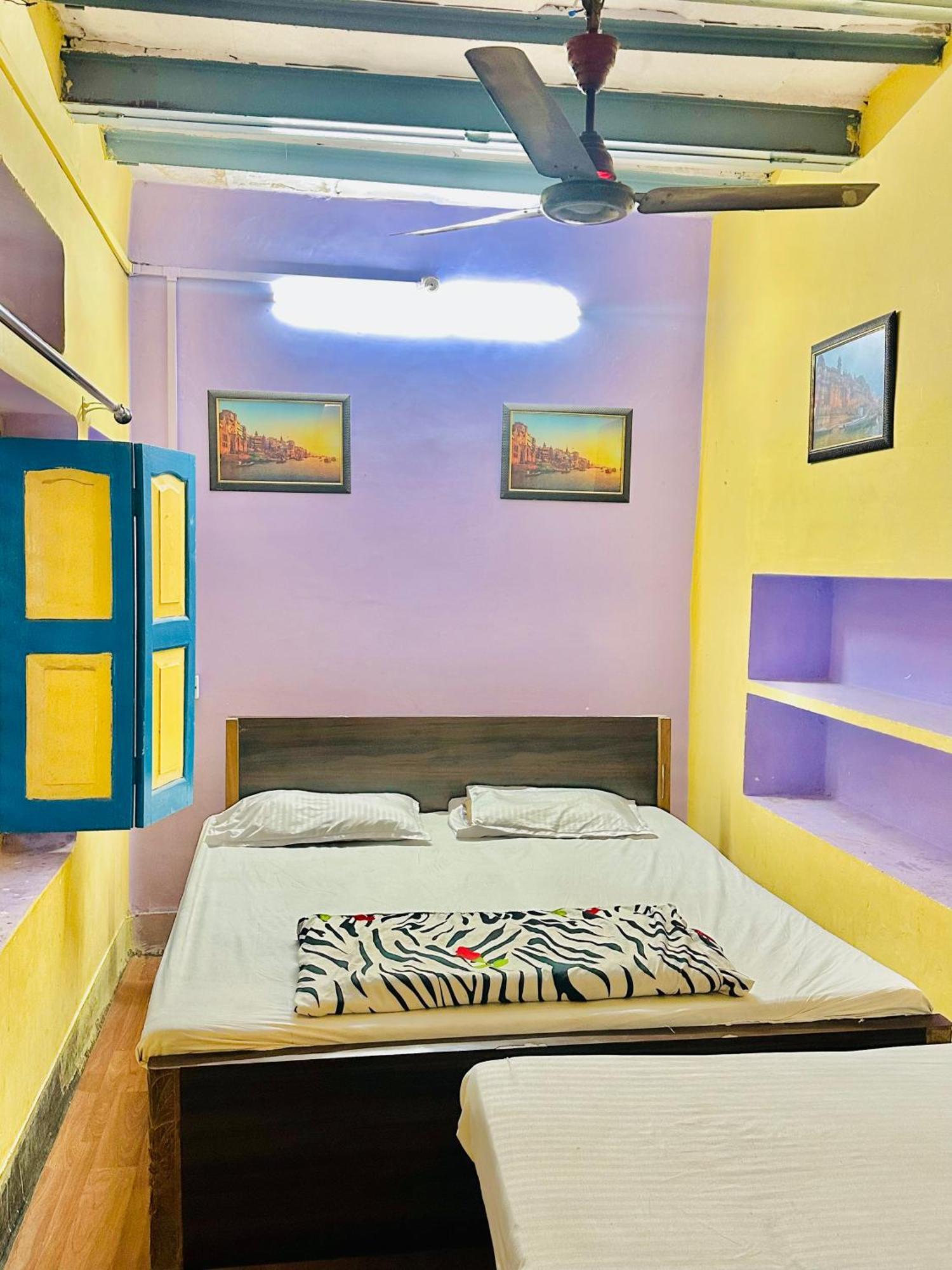 Home Stay Suraj Inn فاراناسي المظهر الخارجي الصورة