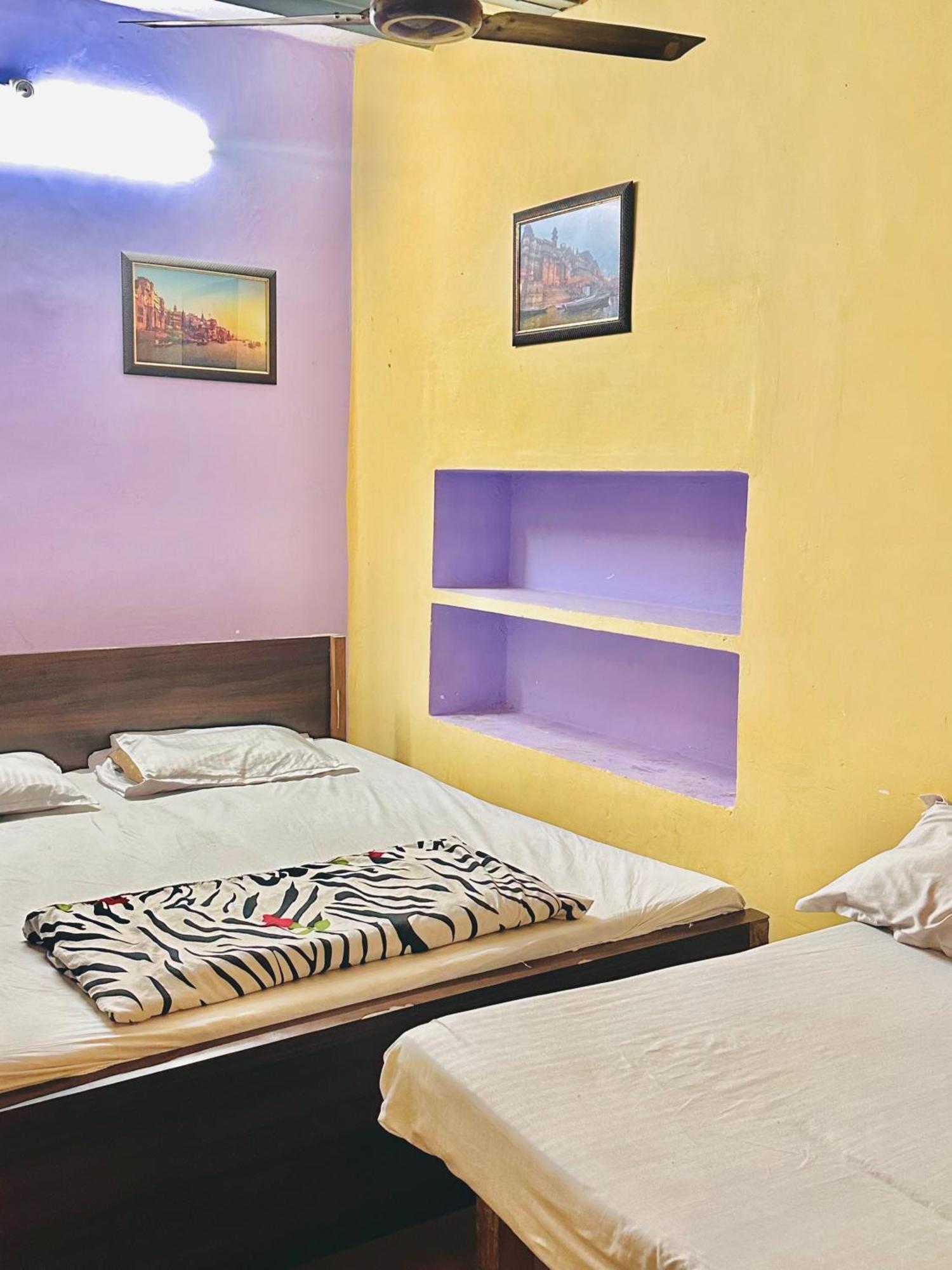 Home Stay Suraj Inn فاراناسي المظهر الخارجي الصورة
