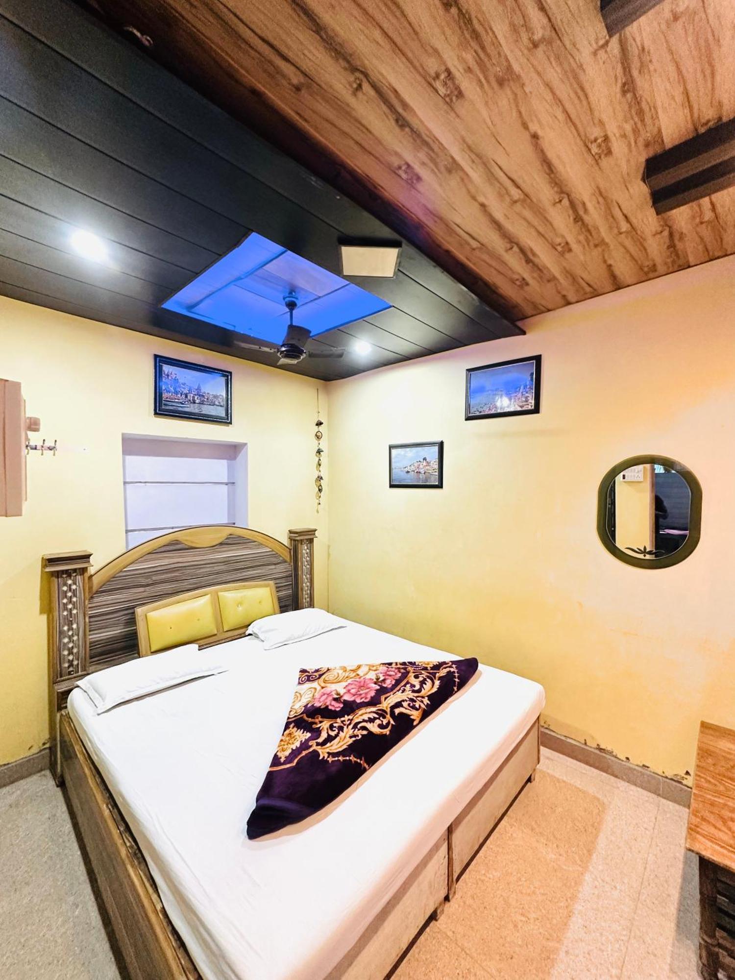 Home Stay Suraj Inn فاراناسي المظهر الخارجي الصورة