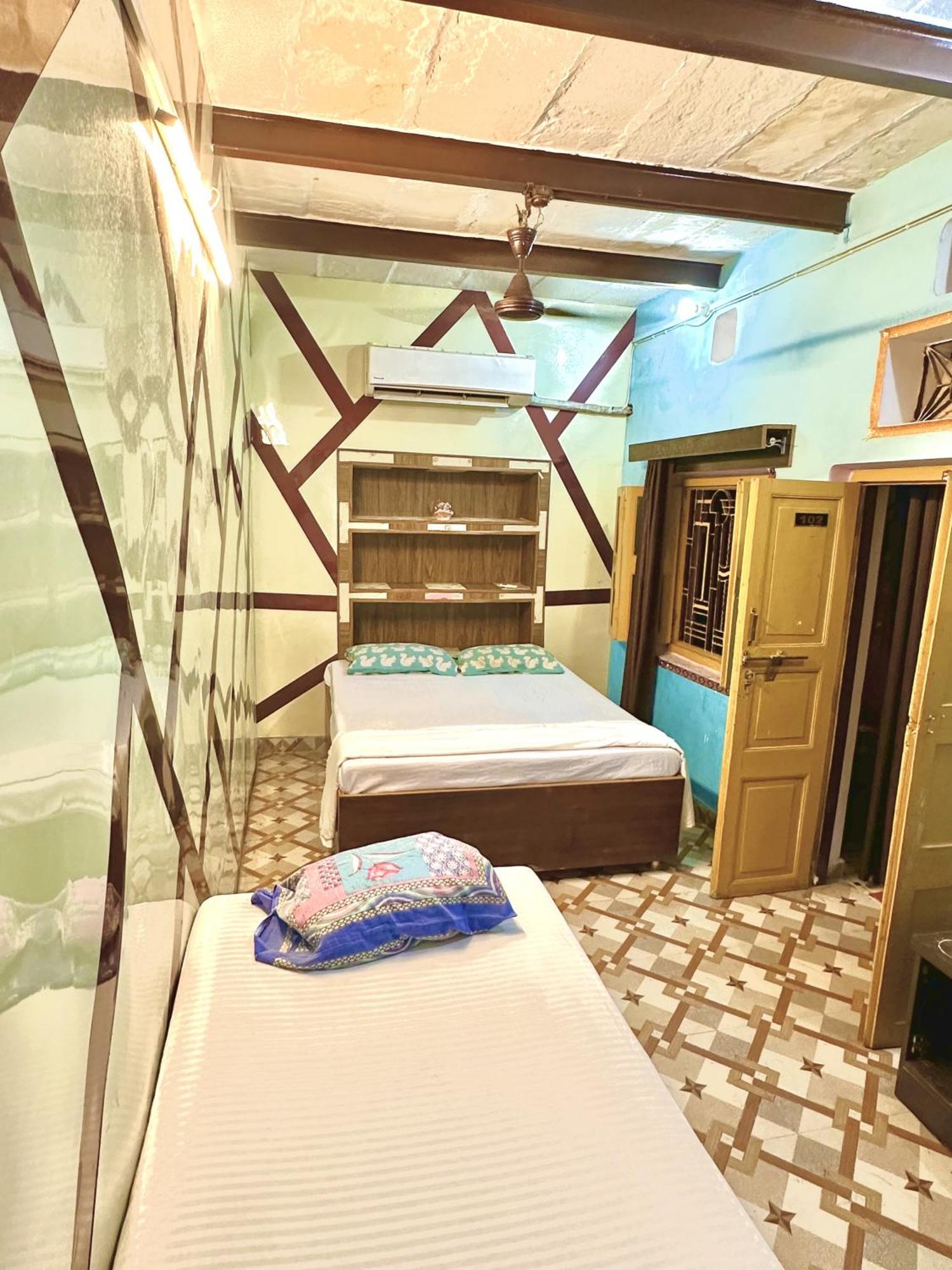 Home Stay Suraj Inn فاراناسي المظهر الخارجي الصورة