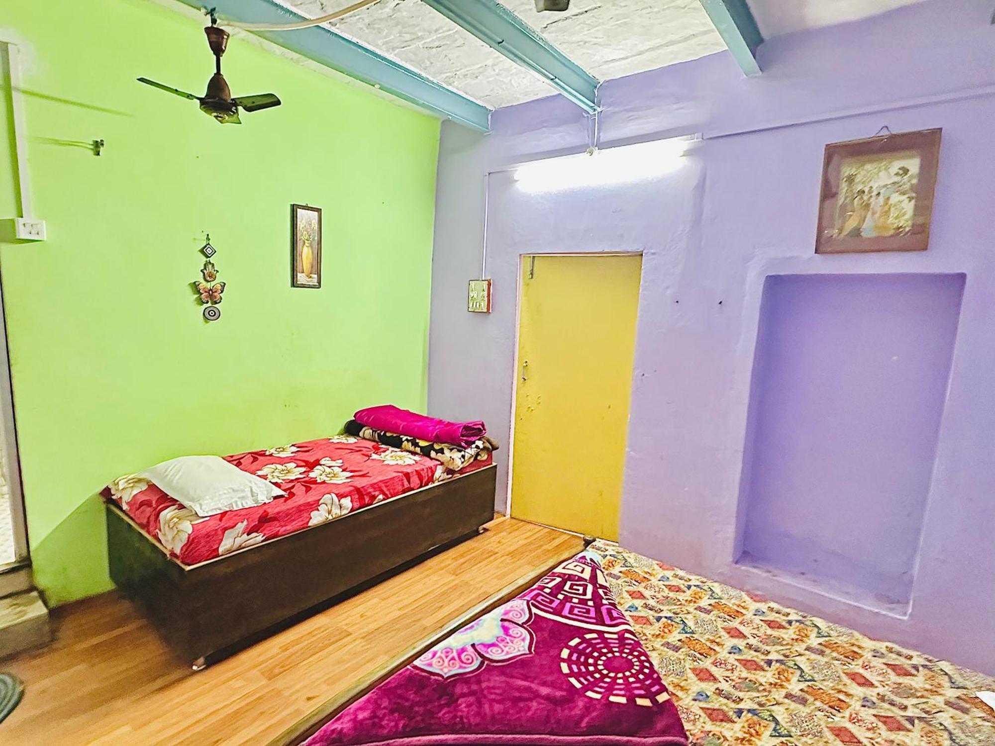 Home Stay Suraj Inn فاراناسي المظهر الخارجي الصورة
